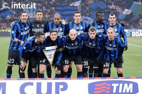 图标 Galio 率先发起进攻，张无忌输出无压力，图标队 1-0 Puff 队