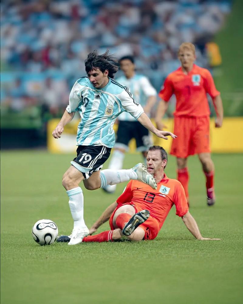 外媒爆料：2025年起LOL将新增第三个世界赛事，三四月份打